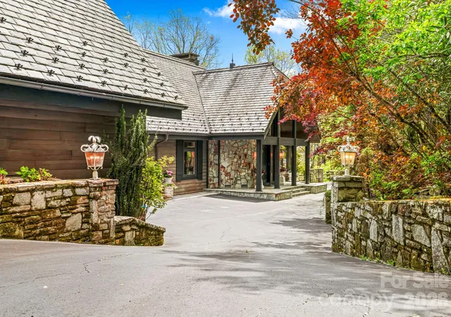 Homes for sale in Lake Toxaway, NC | 1052 Toxaway Dr, Lake Toxaway, NC 28747 | MLS# 4371688