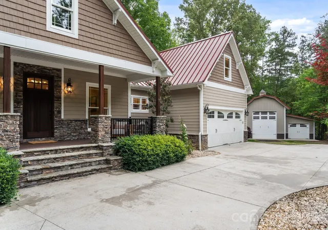 Photo 4 of Single family home for sale at 2599 Highway 557, Clover, SC 29710 | MLS# 4371727 | Listing updated on 2026-10-18
