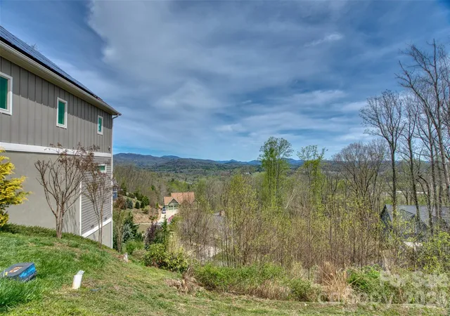 1st image of R4 Curtain Blf, Hendersonville, NC 28791 | MLS# 4371749