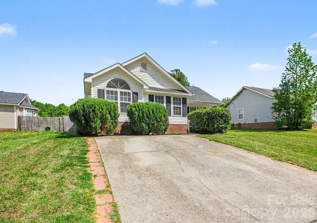 2nd image of 3744 Capps Hill Dr, Charlotte, NC 28216 | MLS# 4371756