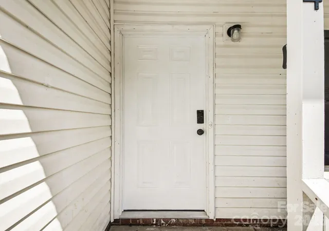 4th image of 3744 Capps Hill Dr, Charlotte, NC 28216 | MLS# 4371756
