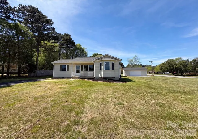 Homes for sale in Salisbury, NC | 101 Forest Meadow Ln, Salisbury, NC 28144 | MLS# 4371832
