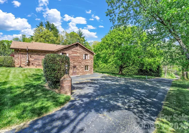 Photo 3 of Single family home for sale at 218 Brown Rd, Hendersonville, NC 28791 | MLS# 4371847 | Listing updated on 2026-09-04