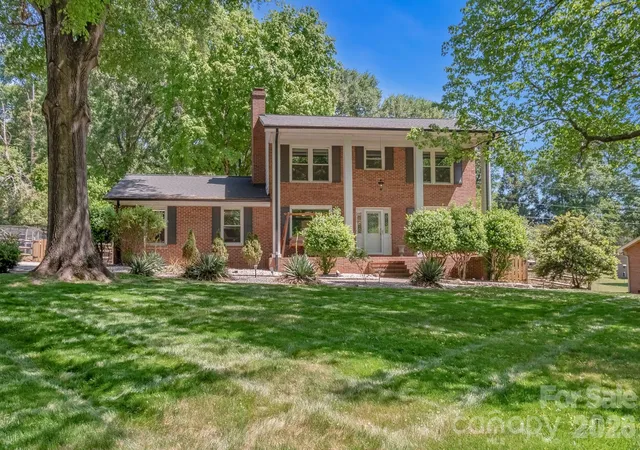 Photo 3 of Single family home for sale at 6070 Ferncliff Dr, Concord, NC 28027 | MLS# 4371850 | Listing updated on 2026-09-22
