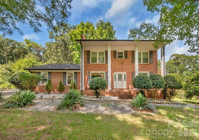 Photo 1 of Single family home for sale at 6070 Ferncliff Dr, Concord, NC 28027 | MLS# 4371850 | Listing updated on 2026-09-22