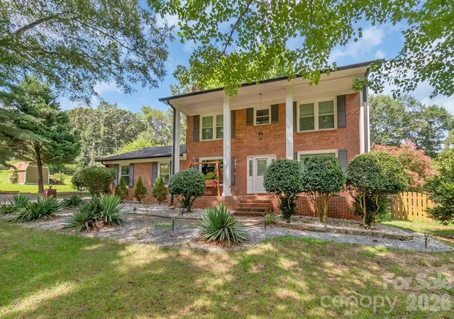 Photo 2 of Single family home for sale at 6070 Ferncliff Dr, Concord, NC 28027 | MLS# 4371850 | Listing updated on 2026-09-22