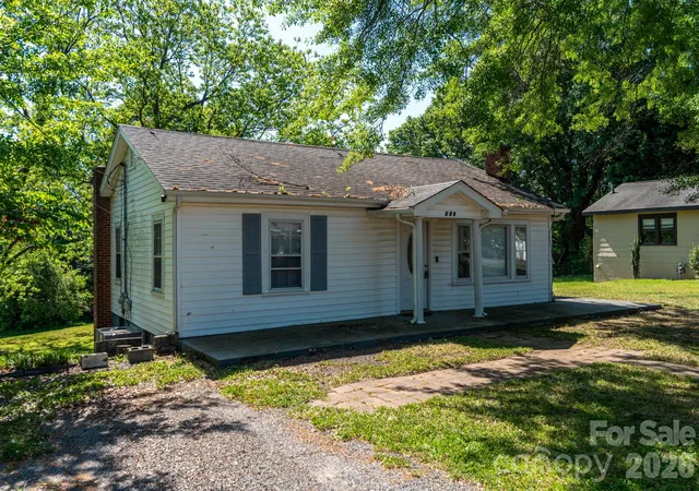 Photo 3 of Single family home for sale at 109 Hillcrest Dr, Bessemer City, NC 28016 | MLS# 4371879 | Listing updated on 2026-04-21