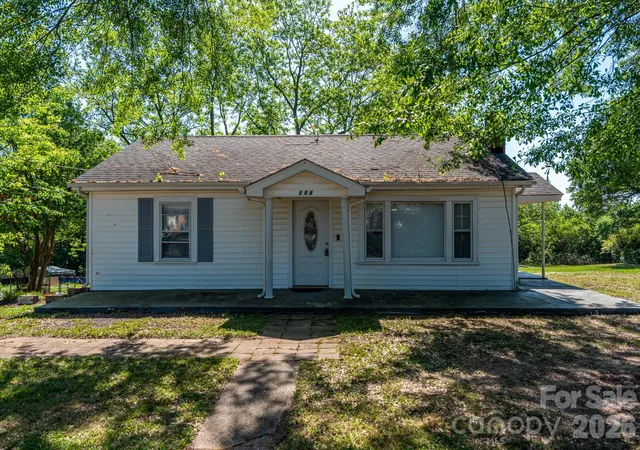 Photo 3 of Single family home for sale at 109 Hillcrest Dr, Bessemer City, NC 28016 | MLS# 4371879 | Listing updated on 2026-04-21