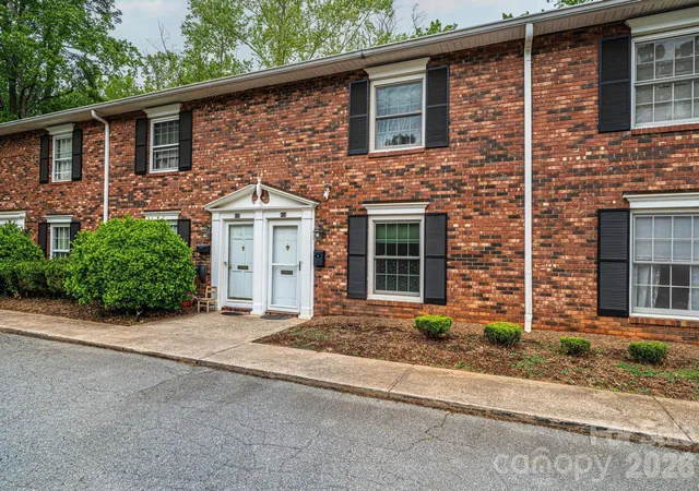 2nd image of 826 6th St Nw #4, Hickory, NC 28601 | MLS# 4371889