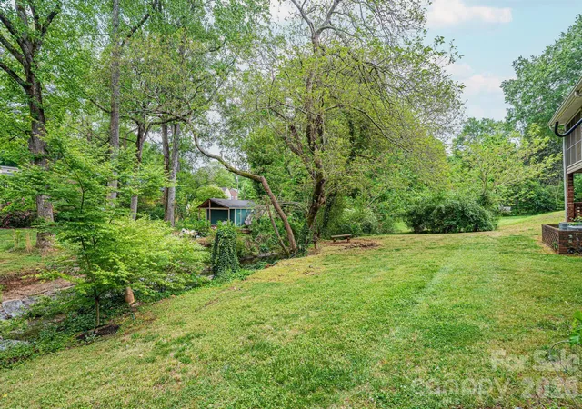 2nd image of 826 6Th St Nw, Hickory, NC 28601