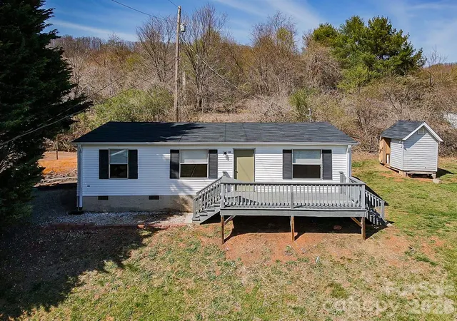 Photo 1 of Single family home for sale at 10 Lands End Dr, Candler, NC 28715 | MLS# 4371893 | Listing updated on 2026-10-01
