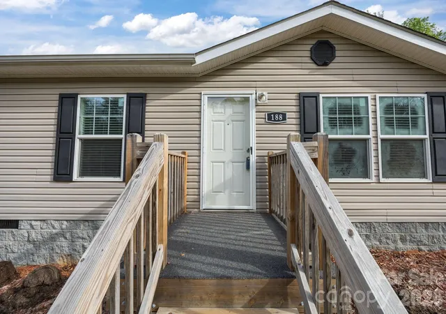 Photo 3 of Single family home for sale at 188 Low Ln, Statesville, NC 28677 | MLS# 4371944 | Listing updated on 2026-09-04