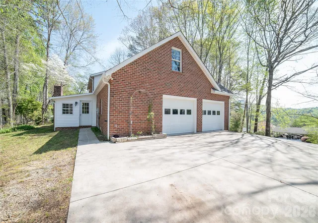 Homes for sale in Lenoir, NC | 1421 Windsor St Ne, Lenoir, NC 28645 | MLS# 4372001