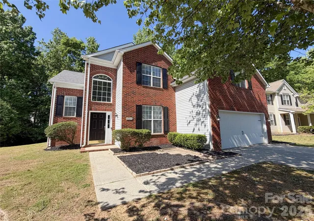 Photo 1 of Single family home for sale at 17224 Cambridge Woods Ct, Charlotte, NC 28277 | MLS# 4372006 | Listing updated on 2026-09-21