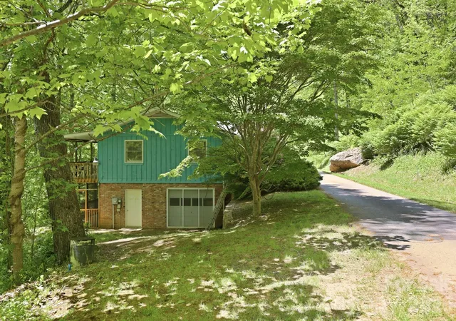 Homes for sale in Canton, NC | 169 Sleepy Hollow Ln, Canton, NC 28716 | MLS# 4372033