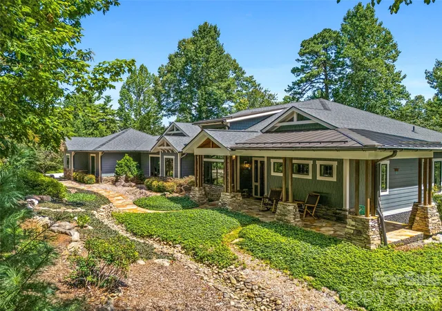Photo 2 of Single family home for sale at 72 Dusky Ct, Hendersonville, NC 28739 | MLS# 4372046 | Listing updated on 2026-09-01