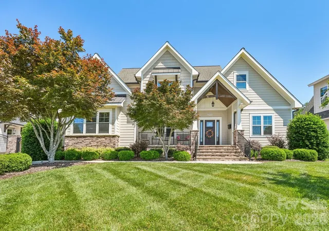 Photo 2 of Single family home for sale at 2032 Eaton Rd, Charlotte, NC 28205 | MLS# 4372083 | Listing updated on 2026-10-03