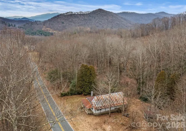 Homes for sale in Bakersville, NC | 625 Cooke Town Rd, Bakersville, NC 28705 | MLS# 4372109