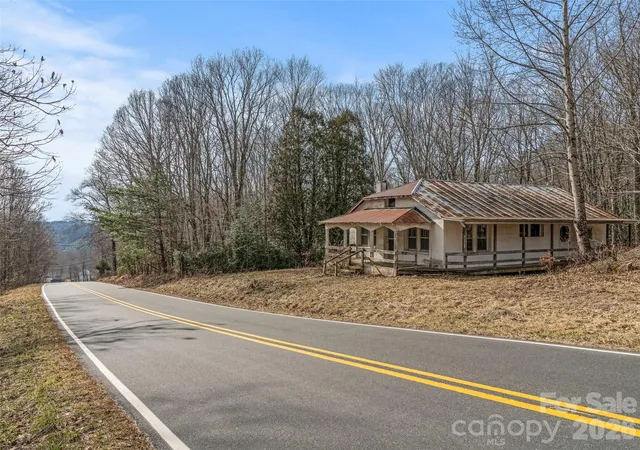Homes for sale in Bakersville, NC | 625 Cooke Town Rd, Bakersville, NC 28705 | MLS# 4372109