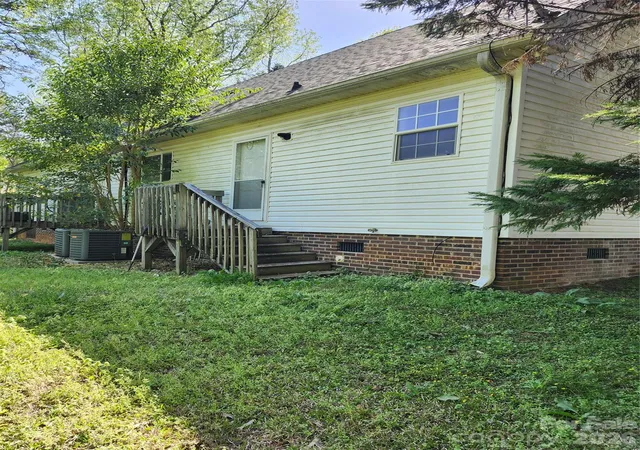 image of 213 Vicki Wy, Stanley, NC 28164 | MLS# 4372141