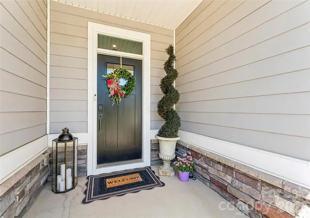 3rd image of 5042 Summer Surprise Ln, Charlotte, NC 28215 | MLS# 4372192