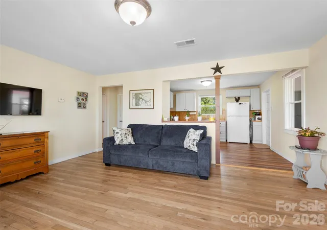 Photo 3 of Single family home for sale at 209 Wilmont Dr, Hendersonville, NC 28792 | MLS# 4372198 | Listing updated on 2026-07-23