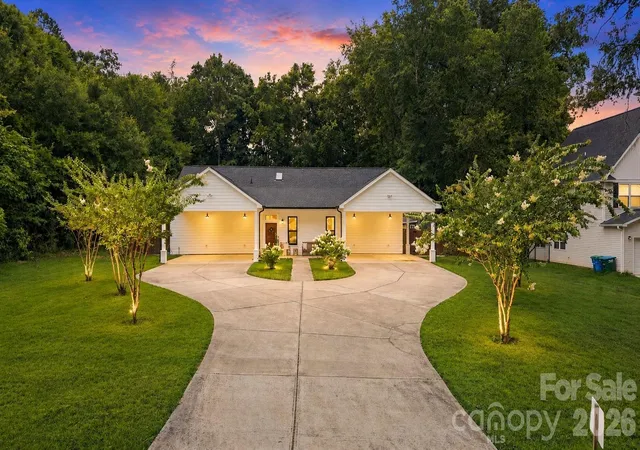 1st image of 4515 Lindsay Ln, Matthews, NC 28105 | MLS# 4372208