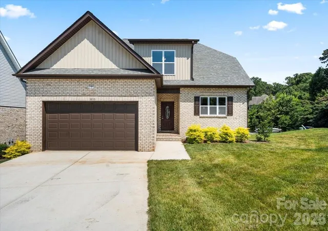 2nd image of 1033 12th Avenue Dr Nw, Hickory, NC 28601 | MLS# 4372272