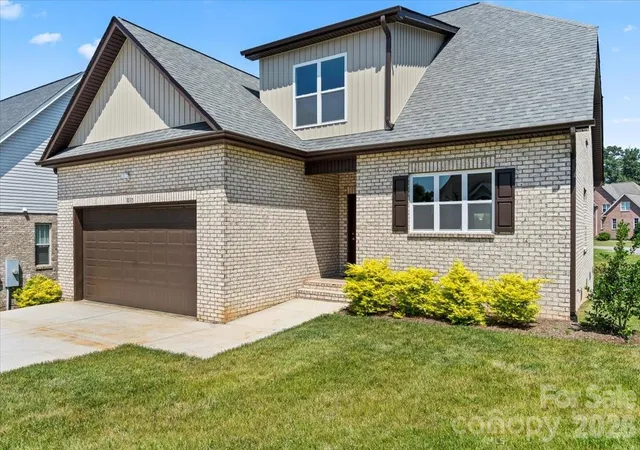 3rd image of 1033 12Th Avenue Dr Nw, Hickory, NC 28601 | MLS# 4372272