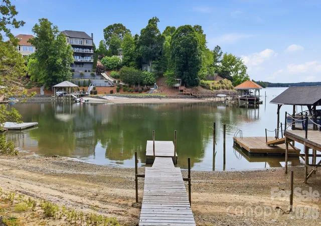 Photo 2 of Single family home for sale at 7015 Chelsea Day Ln, Fort Mill, SC 29708 | MLS# 4372291 | Listing updated on 2026-10-03