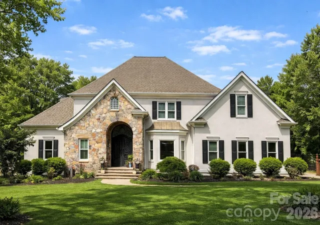 Photo 1 of Single family home for sale at 18928 Peninsula Point Dr, Cornelius, NC 28031 | MLS# 4372334 | Listing updated on 2026-08-23