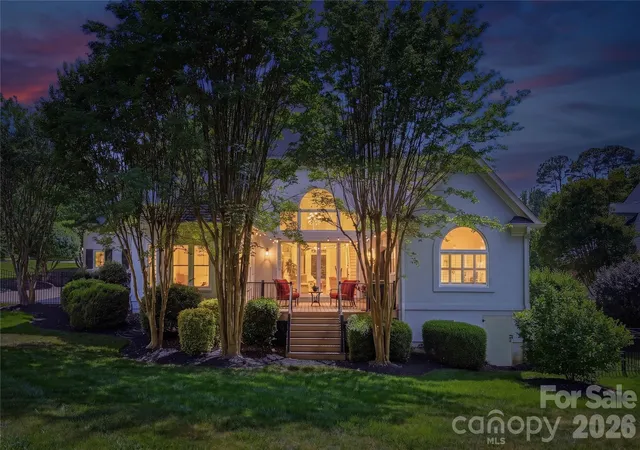 Photo 3 of Single family home for sale at 18928 Peninsula Point Dr, Cornelius, NC 28031 | MLS# 4372334 | Listing updated on 2026-08-23