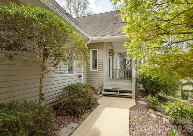 2nd image of 2115 Cumming Woods Ct, Hendersonville, NC 28739 | MLS# 4372378