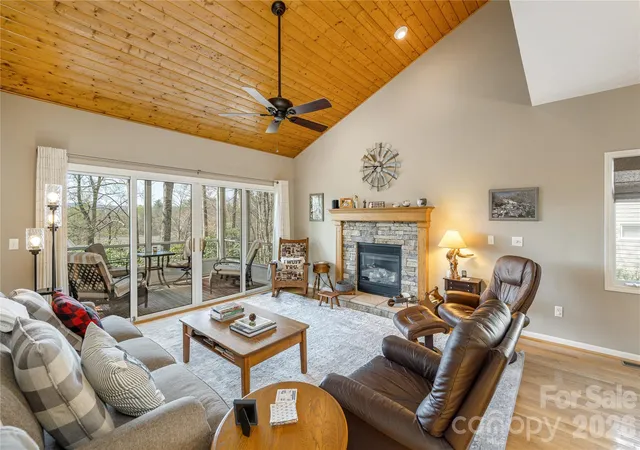 4th image of 2115 Cumming Woods Ct, Hendersonville, NC 28739 | MLS# 4372378
