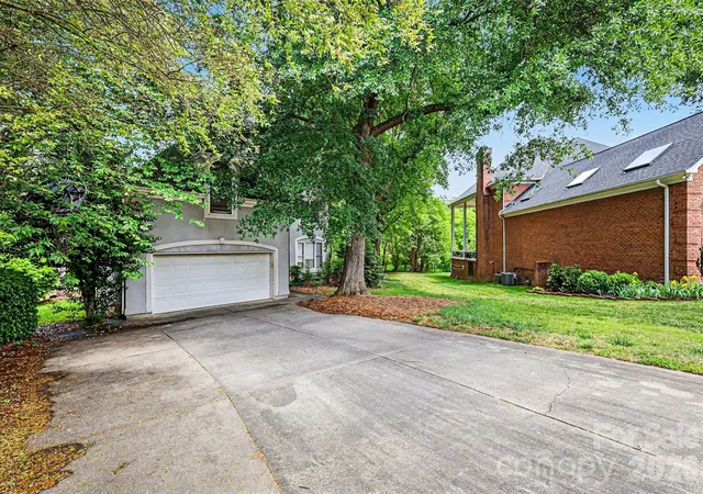 Photo 4 of Single family home for sale at 648 Landsdown Ct, Fort Mill, SC 29708 | MLS# 4372493 | Listing updated on 2026-08-03
