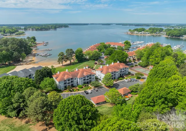 2nd image of 17919 Kings Point Dr #C, Cornelius, NC 28031 | MLS# 4372495