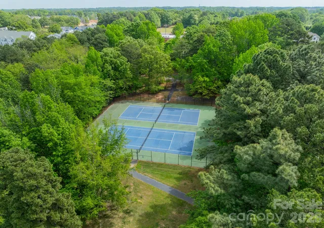 2nd image of 17919 Kings Pt Dr, Cornelius, NC 28031