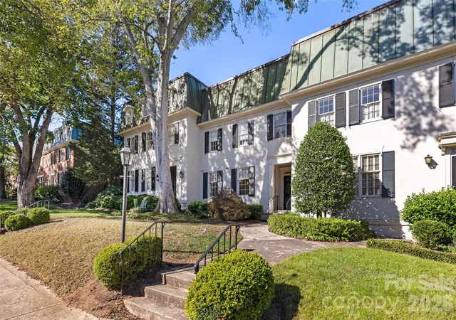 Photo 1 of Townhouse for sale at 153 Perrin Pl #153, Charlotte, NC 28207 | MLS# 4372500 | Listing updated on 2026-09-21