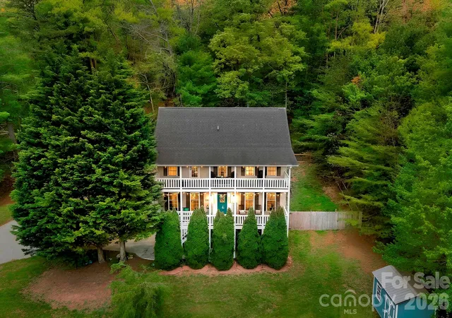 1st image of 10 Country Rd, Hendersonville, NC 28791 | MLS# 4372517