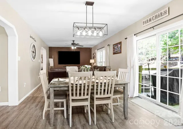 4th image of 10 Country Rd, Hendersonville, NC 28791 | MLS# 4372517