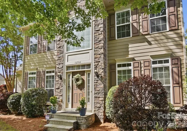 Homes for sale in Charlotte, NC | 10706 Anglesey Ct, Charlotte, NC 28278 | MLS# 4372609