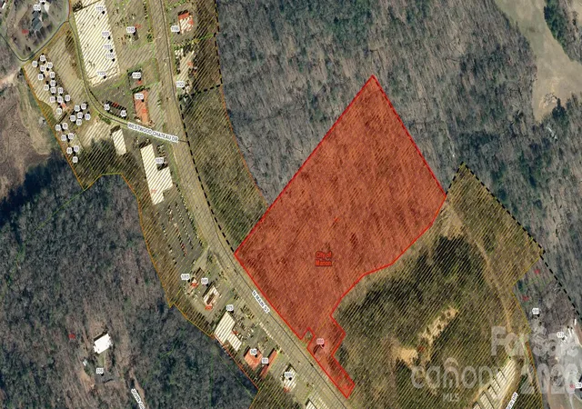 Photo 2 of Single family home for sale at 880 N Main St, Marion, NC 28752 | MLS# 4372624 | Listing updated on 2026-05-30