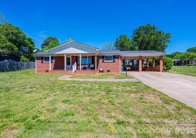 Homes for sale in Newton, NC | 2984 Lutz Blvd, Newton, NC 28658 | MLS# 4372809