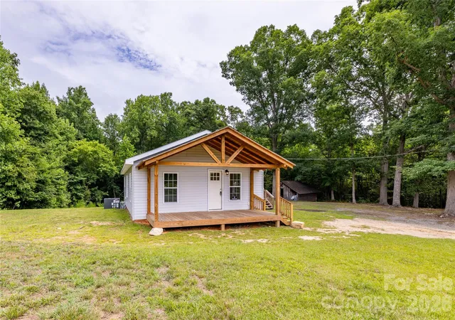 Homes for sale in Seagrove, NC | 603 Hogan Farm Rd, Seagrove, NC 27341 | MLS# 4372827