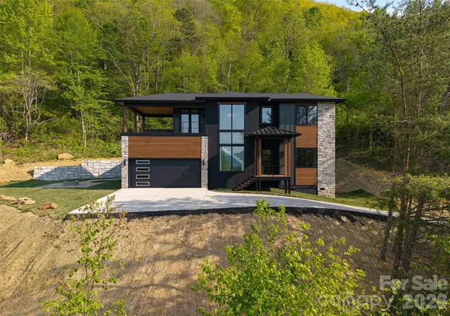 Photo 3 of Sale Pending at 134 View Ridge Pkwy, Leicester, NC 28748 | MLS# 4372870 | Listing updated on 2026-09-04