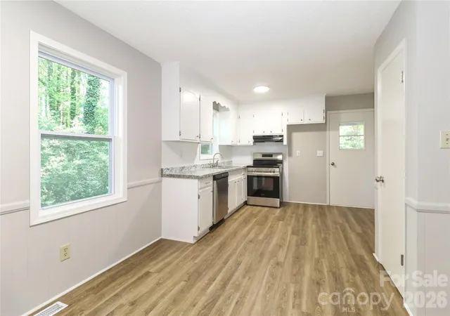 Photo 4 of Single family home for sale at 170 Hemingway Ln, Statesville, NC 28625 | MLS# 4372875 | Listing updated on 2026-07-13