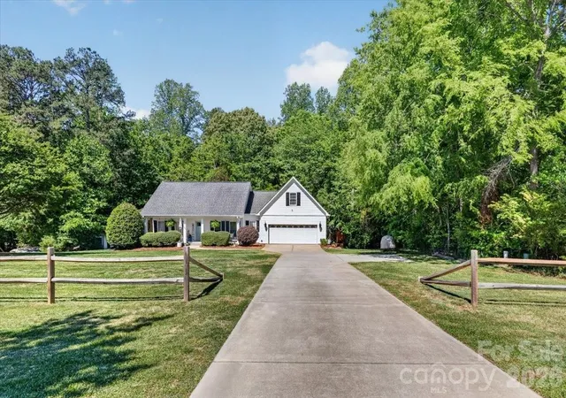 Homes for sale in Iron Station, NC | 1048 Brevard Pl Rd, Iron Station, NC 28080 | MLS# 4372900