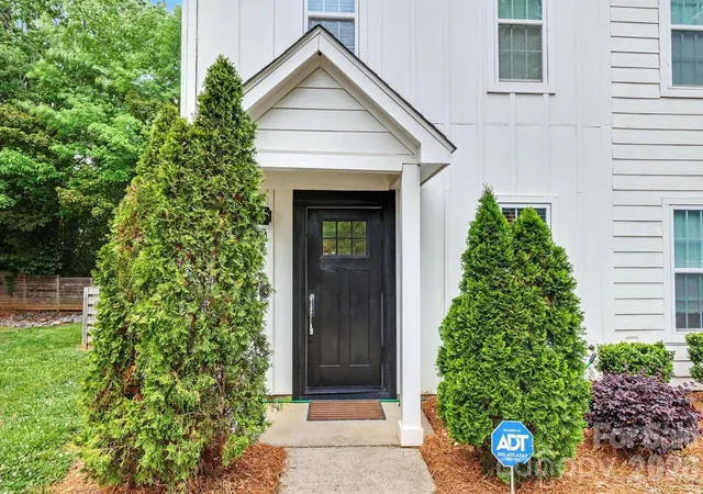 2nd image of 1511 Briar Creek Rd #A, Charlotte, NC 28205 | MLS# 4372907