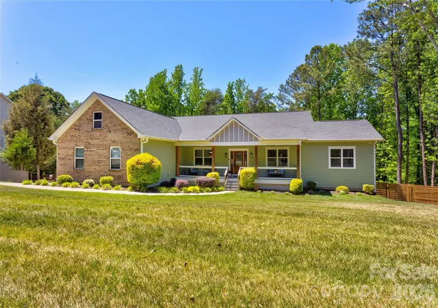 1st image of 9311 Willowglen Trl, Charlotte, NC 28215 | MLS# 4372913