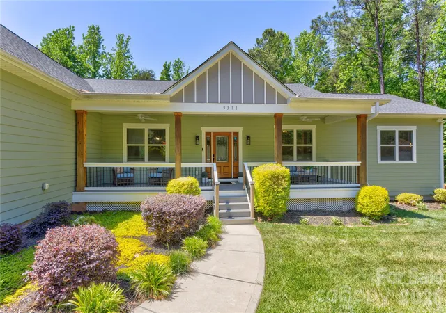 3rd image of 9311 Willowglen Trl, Charlotte, NC 28215 | MLS# 4372913